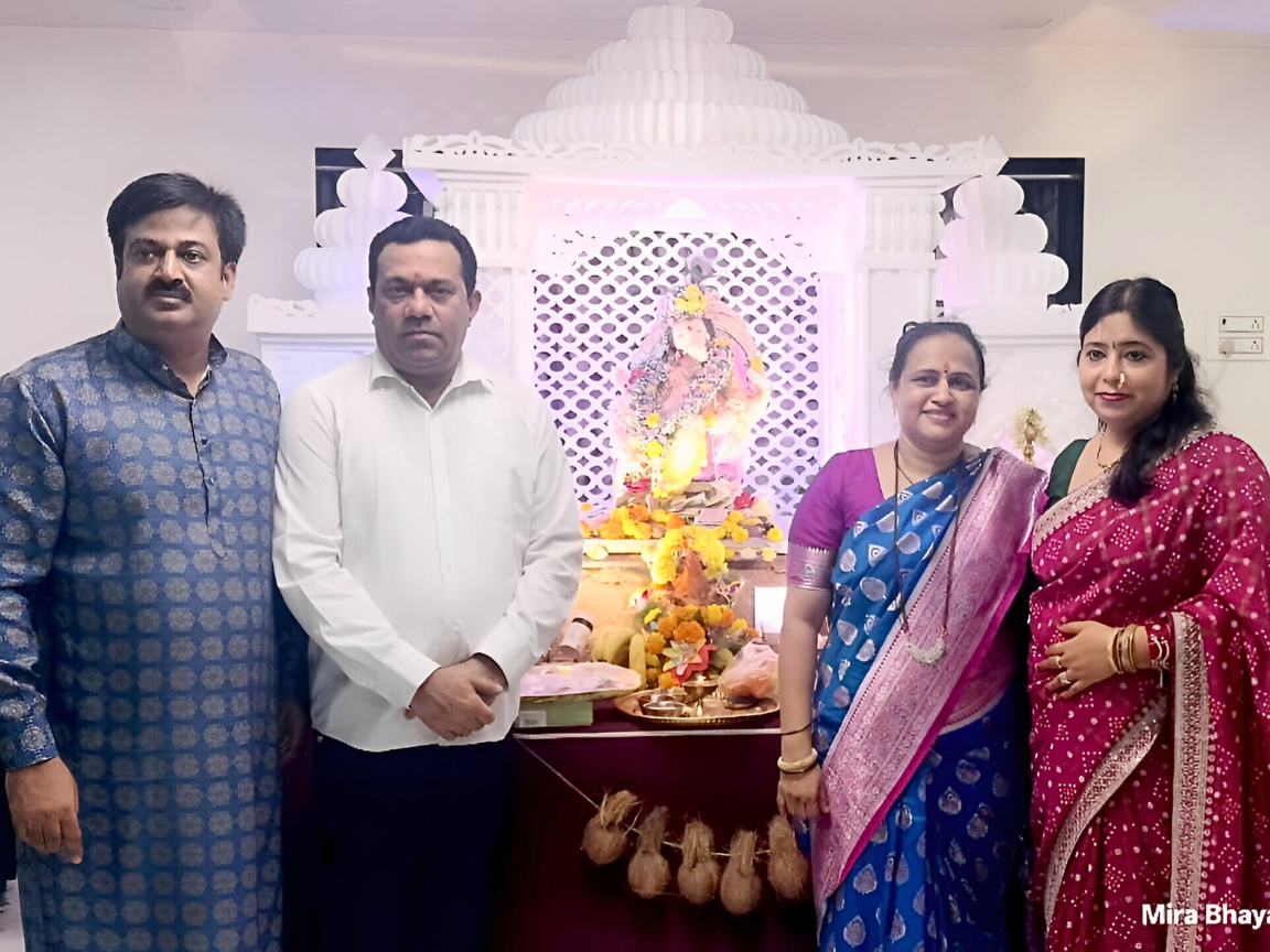 Sunil Keshary and his wife Alpana Keshary have visited Raju Bhoir and Bhavna Bhoir's home for Ganapati Chaturthi celebrations; on the left side, Raju and Sunil stand near the Ganesh idol, while Bhavna and Alpana are on the right, both dressed in festive sarees.